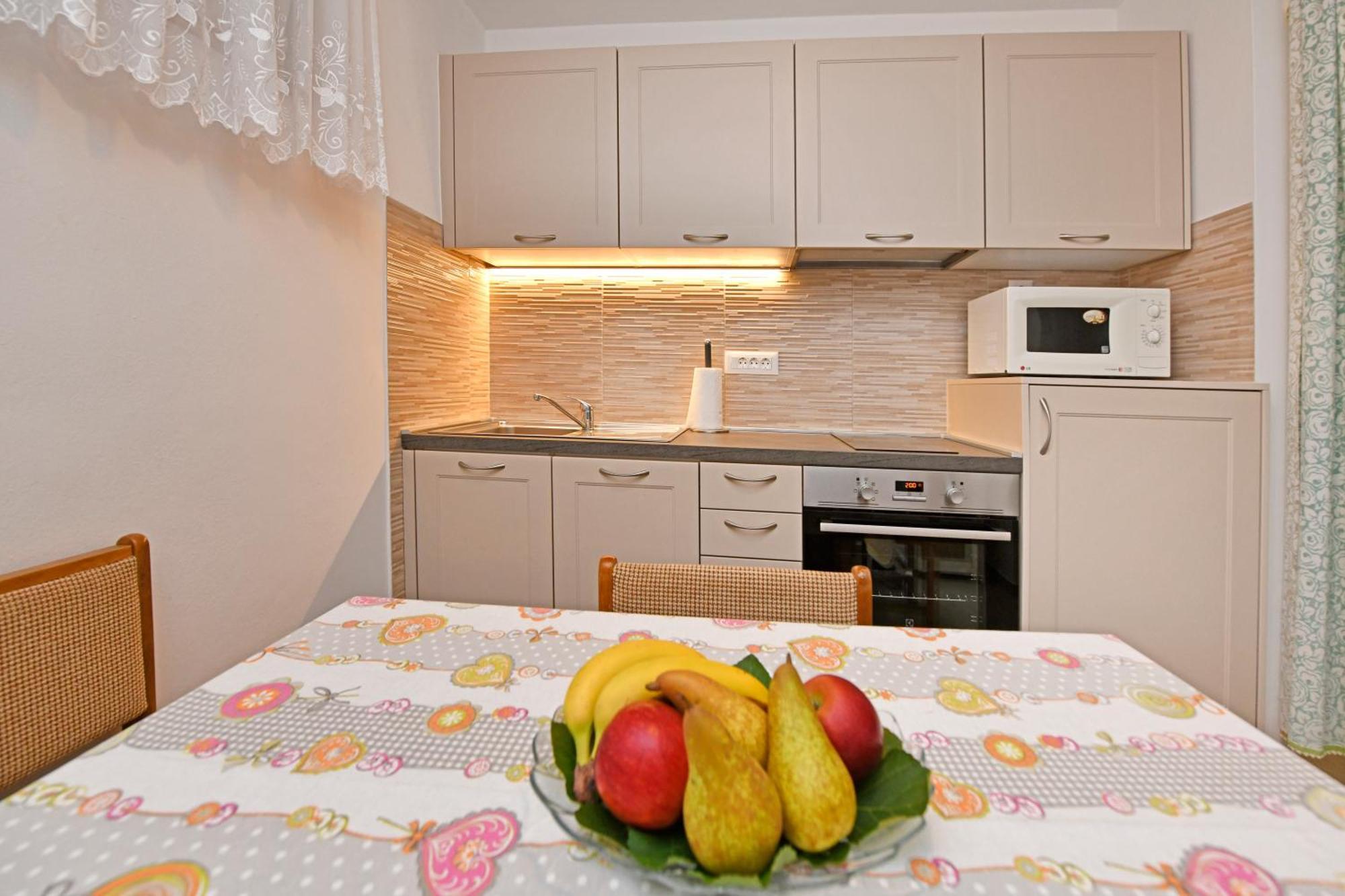 Apartment Slavica Vrvari Πόρετς Δωμάτιο φωτογραφία