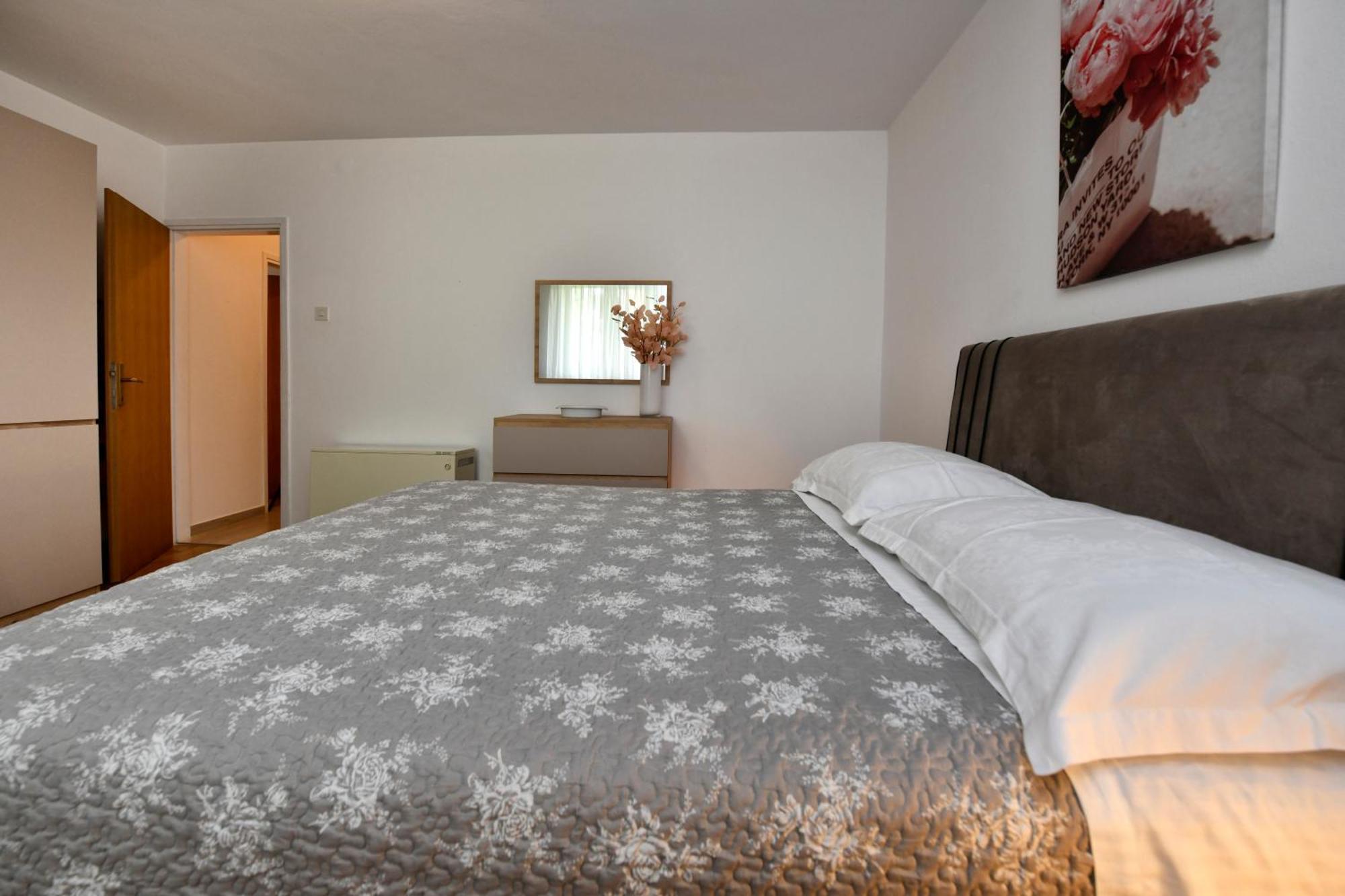 Apartment Slavica Vrvari Πόρετς Δωμάτιο φωτογραφία