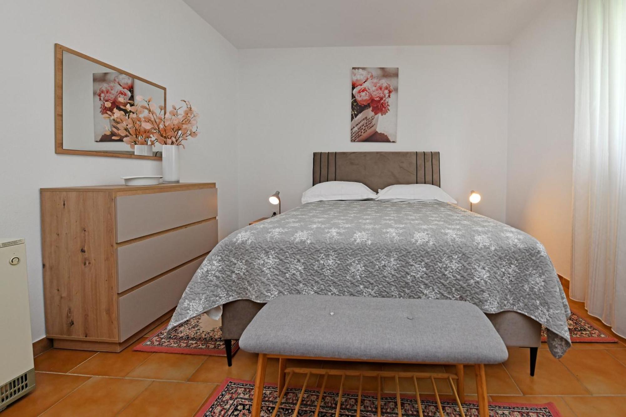 Apartment Slavica Vrvari Πόρετς Δωμάτιο φωτογραφία