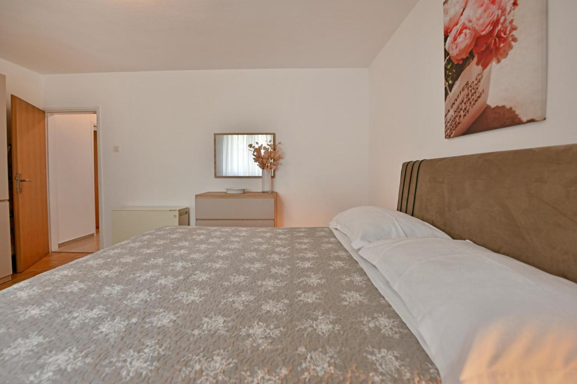 Apartment Slavica Vrvari Πόρετς Δωμάτιο φωτογραφία